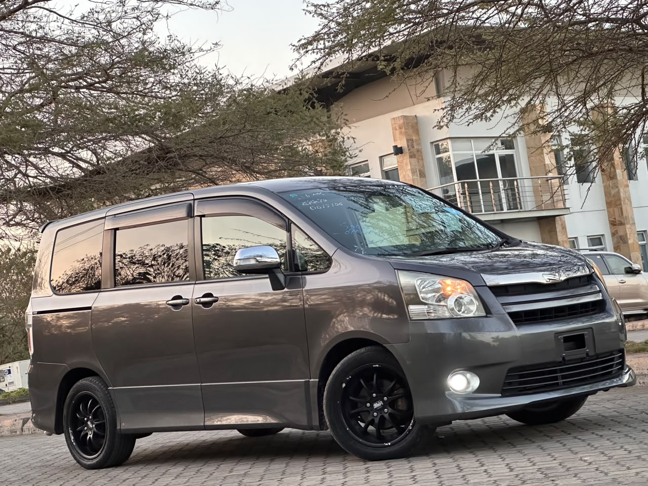 TOYOTA NOAH NEW